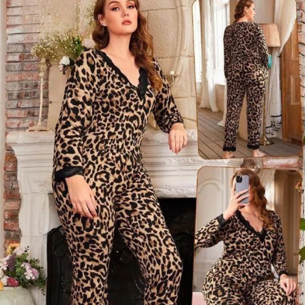 Women’s Comfortable Two-Pieces Pajama Set, Long sleeve top and matching pants